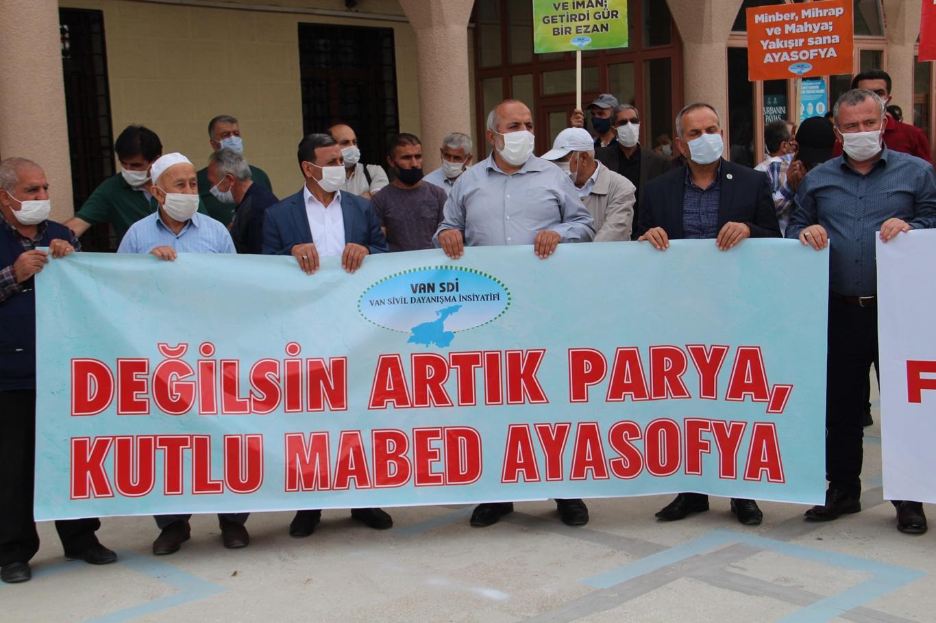 Van SDİ: “Ayasofya Camisi’nin yeniden ibadette açılması memnuniyet vericidir”